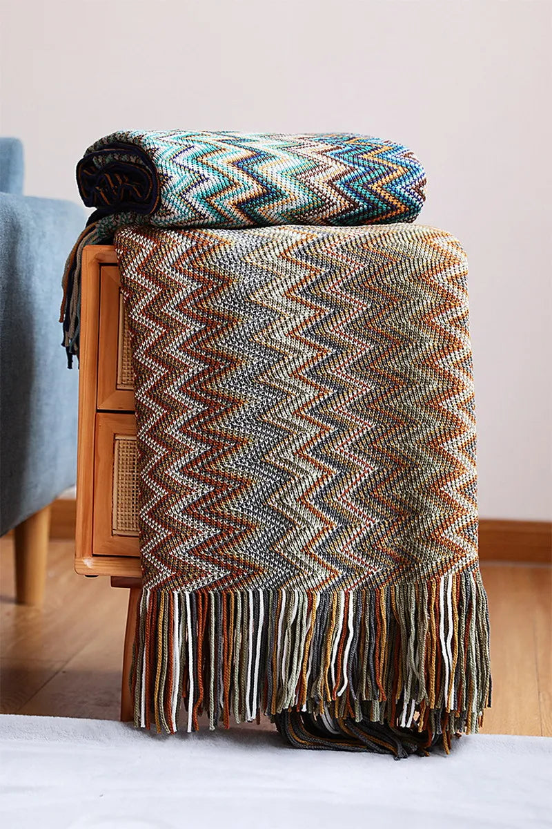 Boho Woven Throw Blanket – Zigzag Stripes with Tassels, Soft & Lightweight Decorative Blanket