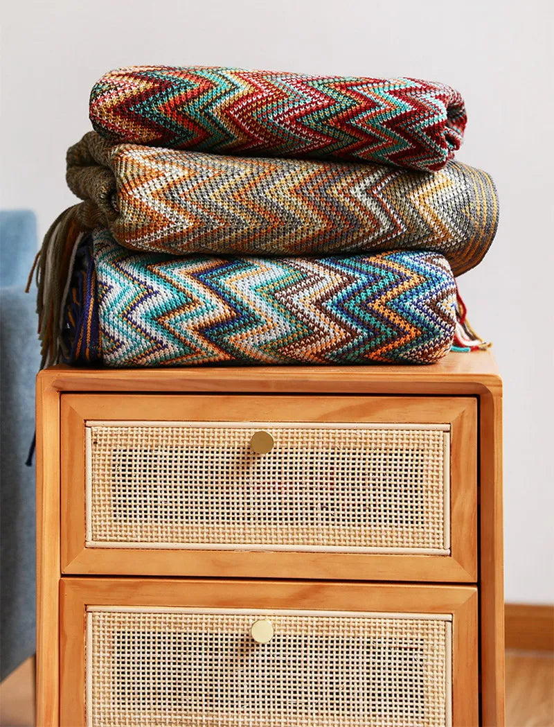 Boho Woven Throw Blanket – Zigzag Stripes with Tassels, Soft & Lightweight Decorative Blanket