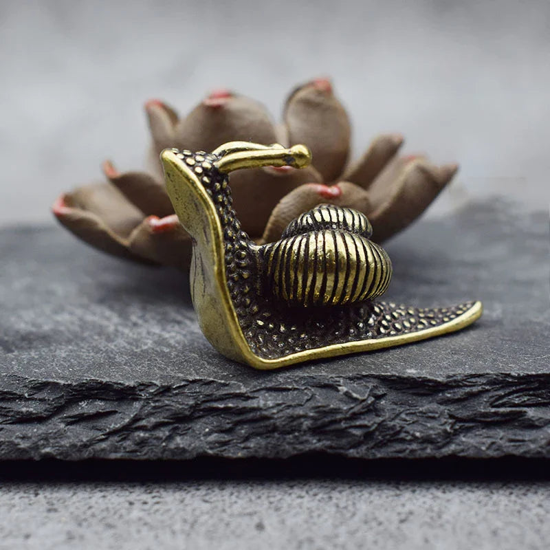 Boho Home Decor Mini Snail Metal Ornament – Bronze Decorative Accent for Living Room, Bedroom & Study
