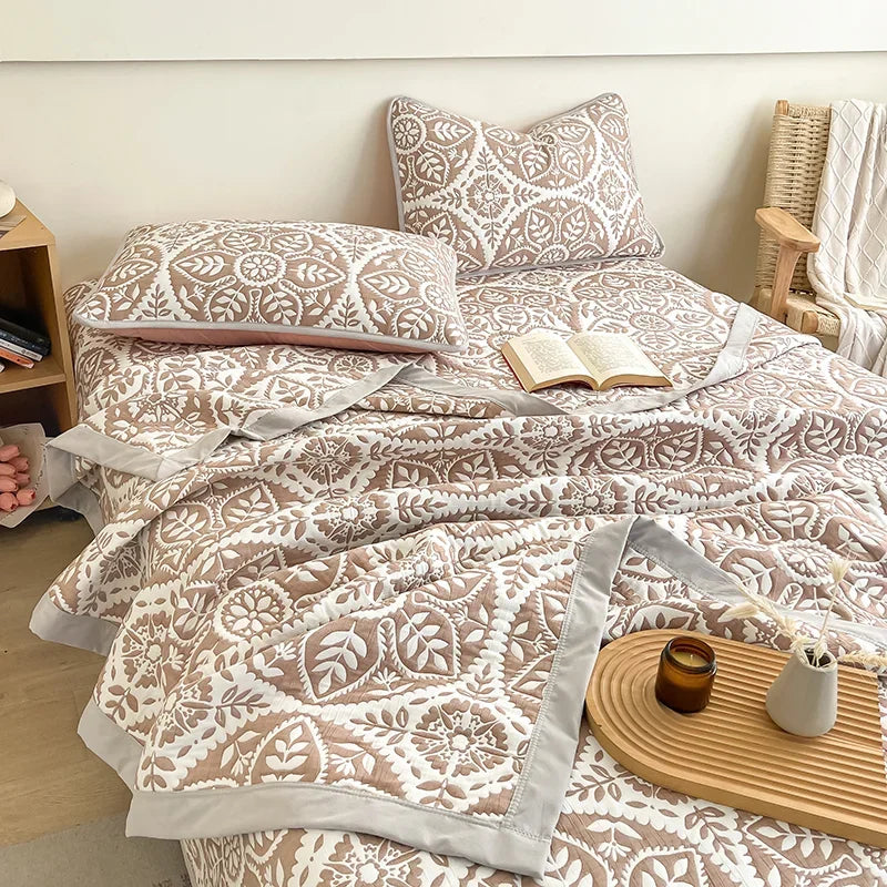 Lightweight Microfiber Quilt Blanket